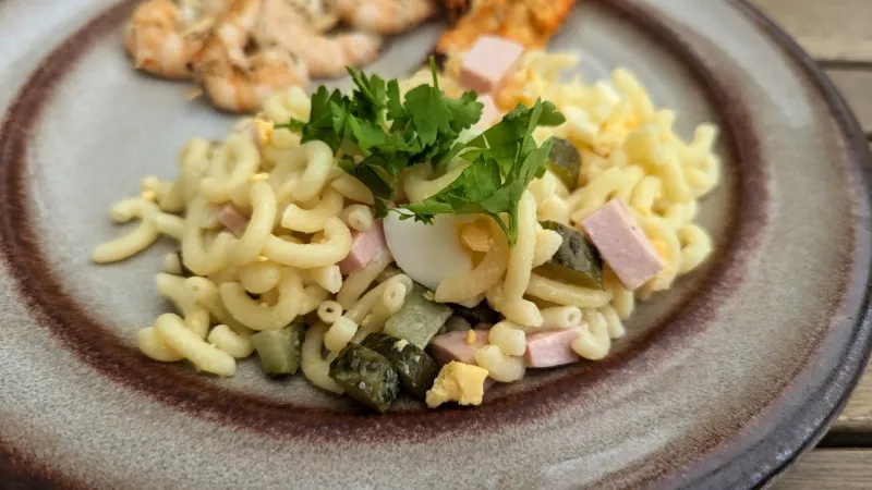 Herzhafter Gabelspaghetti-Salat mit Fleischwurst